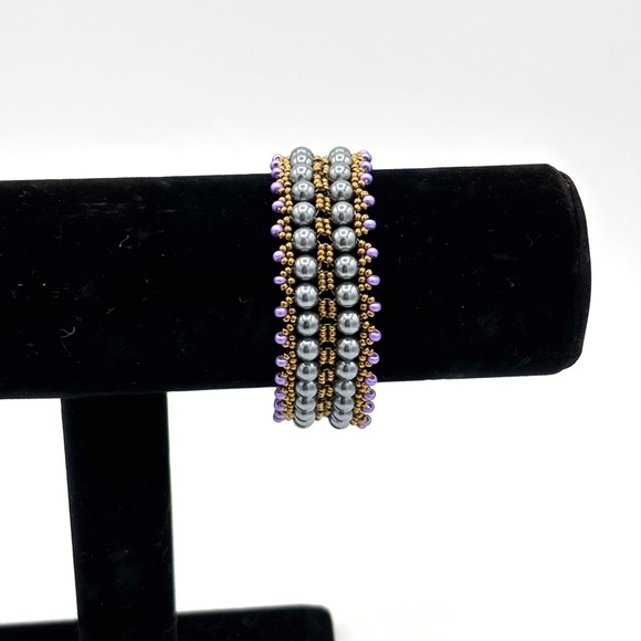 Hand Crafted Grey Pearl and Seed Bead Bracelet - Picture 9 of 9